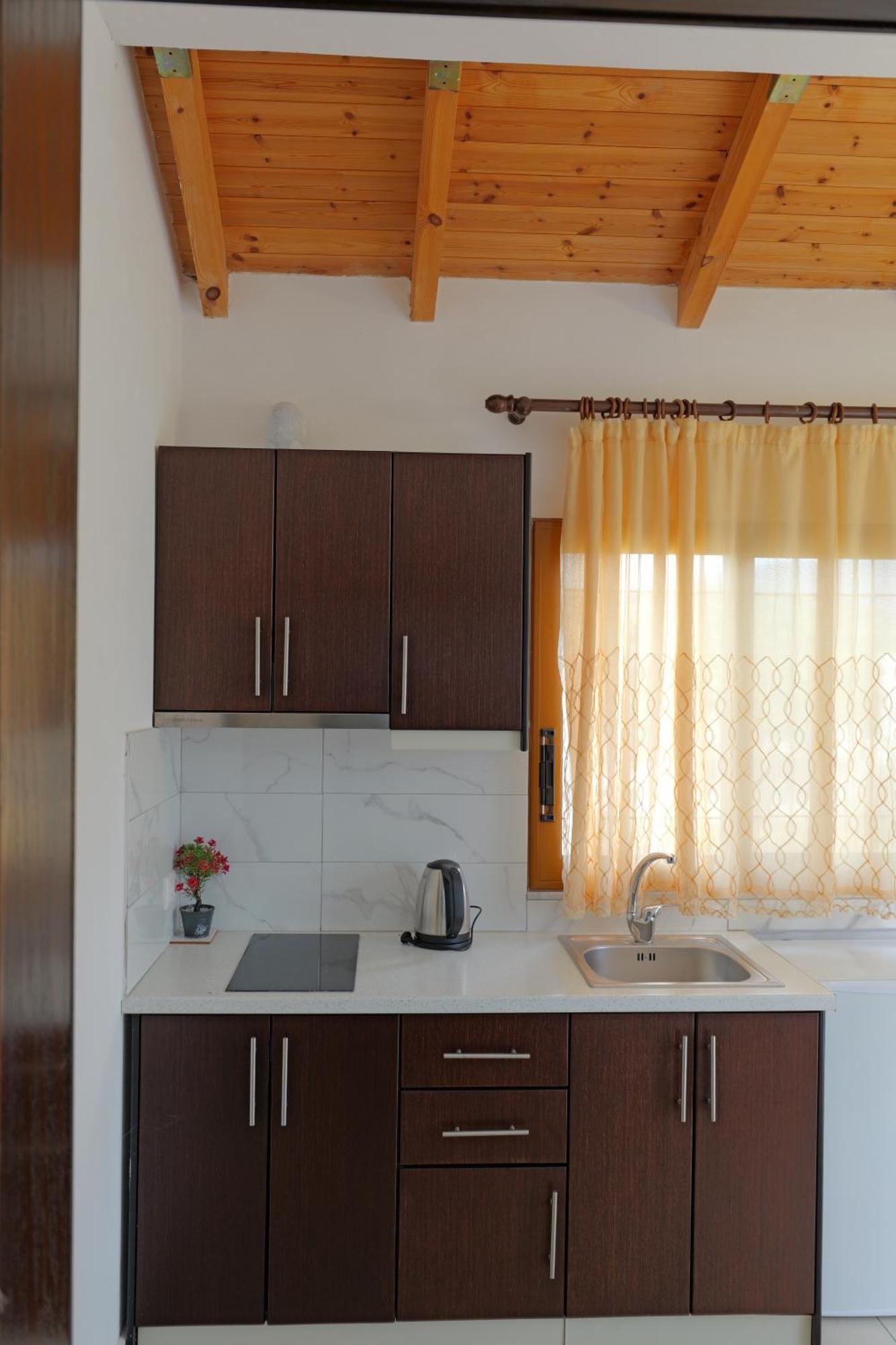 Brahimi Guest House Ksamil Exterior photo