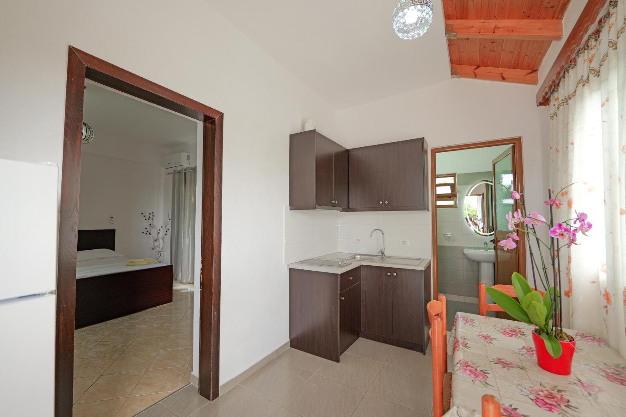 Brahimi Guest House Ksamil Exterior photo