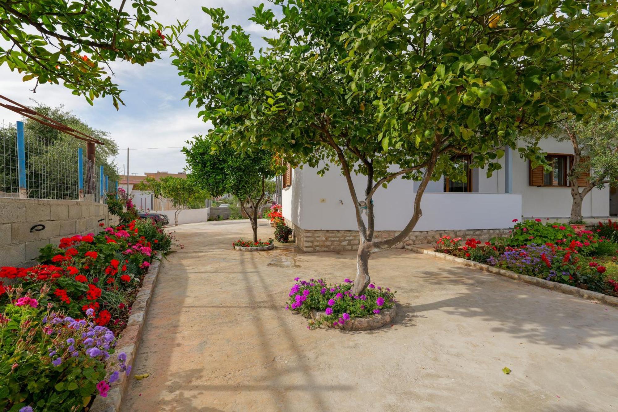 Brahimi Guest House Ksamil Exterior photo